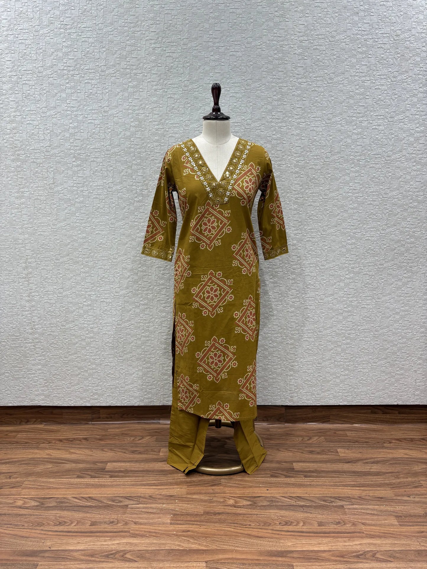 Bandhej V-Neck Dupatta Set 0881-9-60