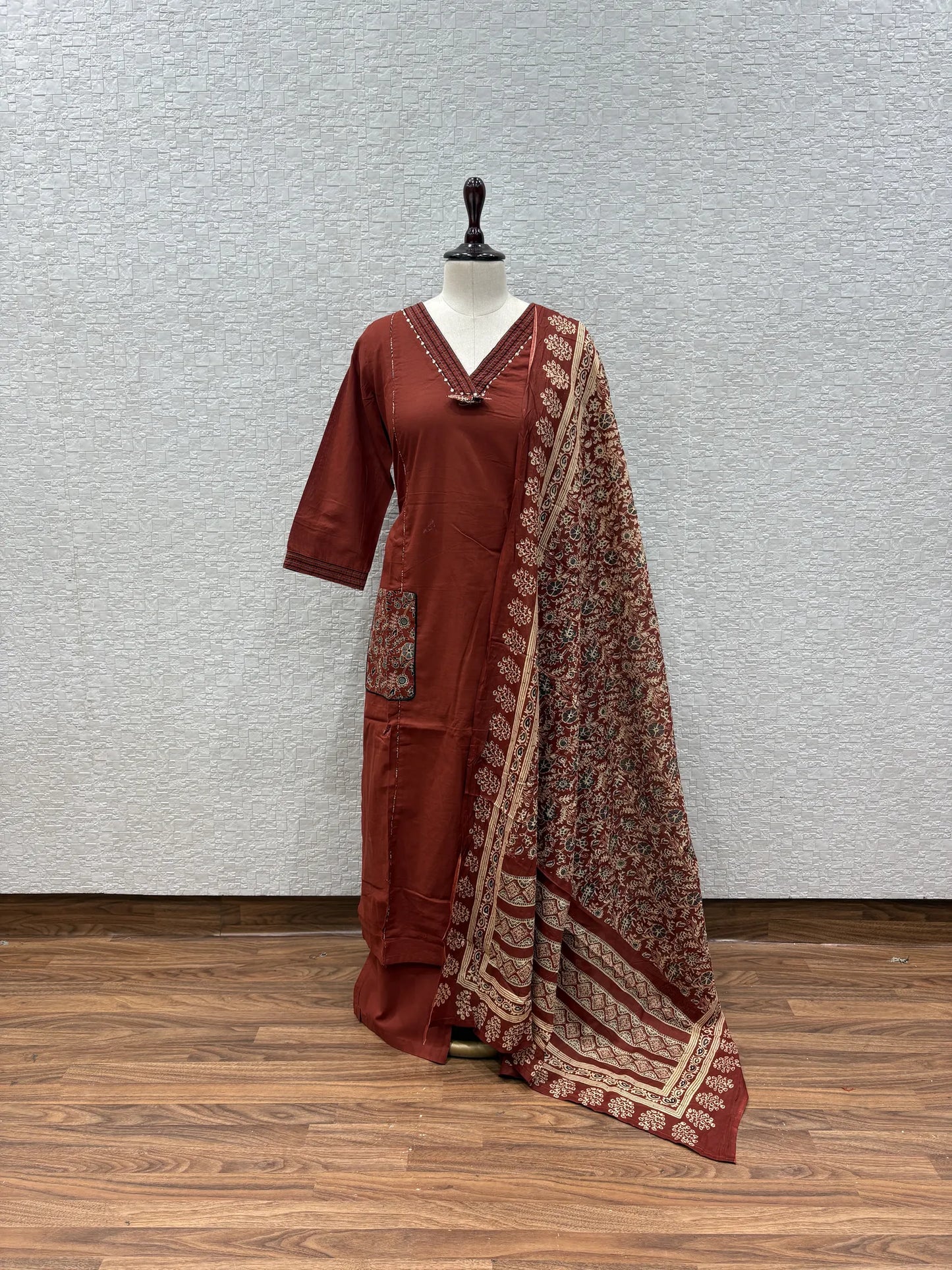 Kalamkari Pocket V-Neck Dupatta Set 101-2-62