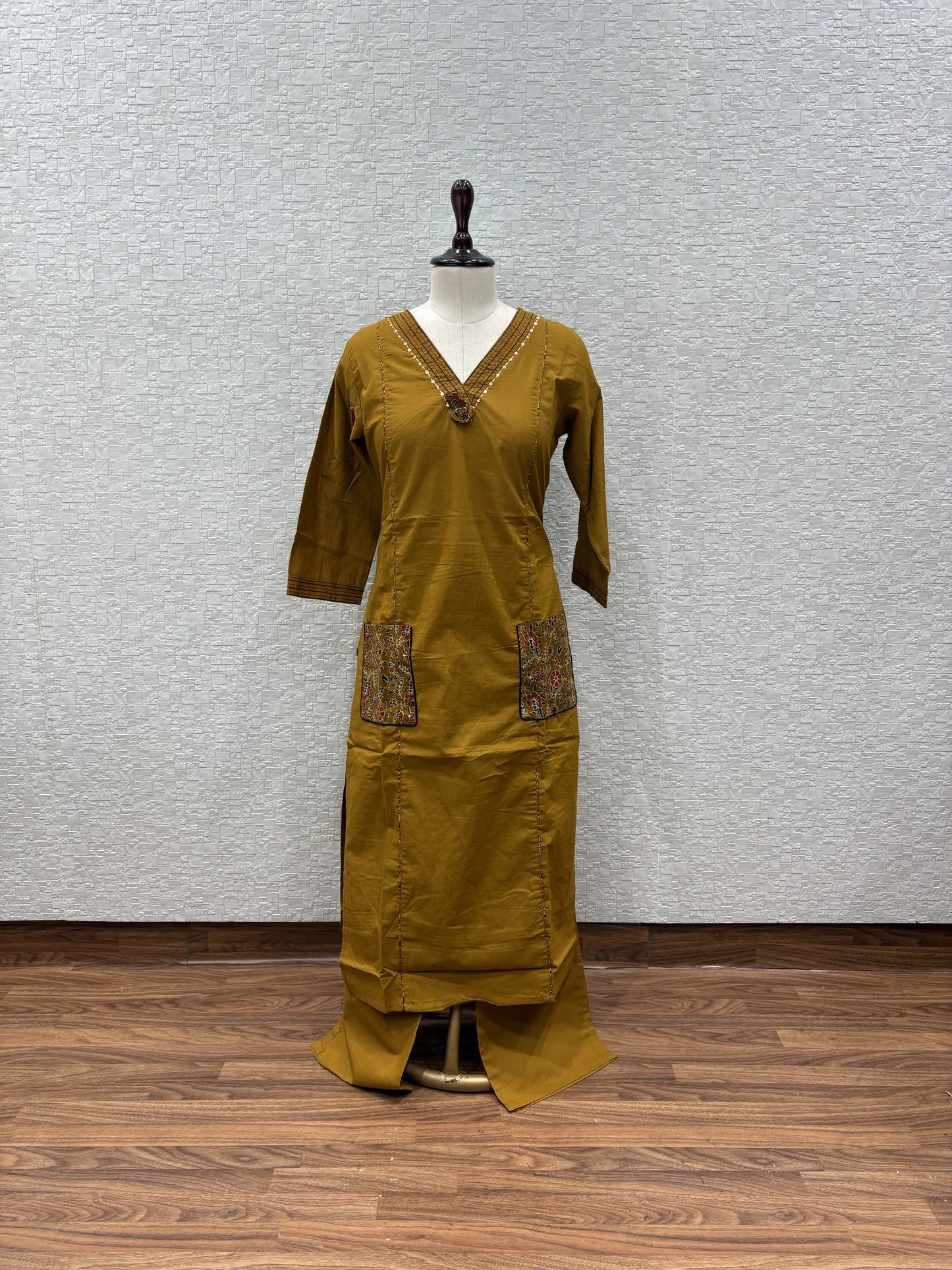 Kalamkari Pocket V-Neck Dupatta Set 101-2-62