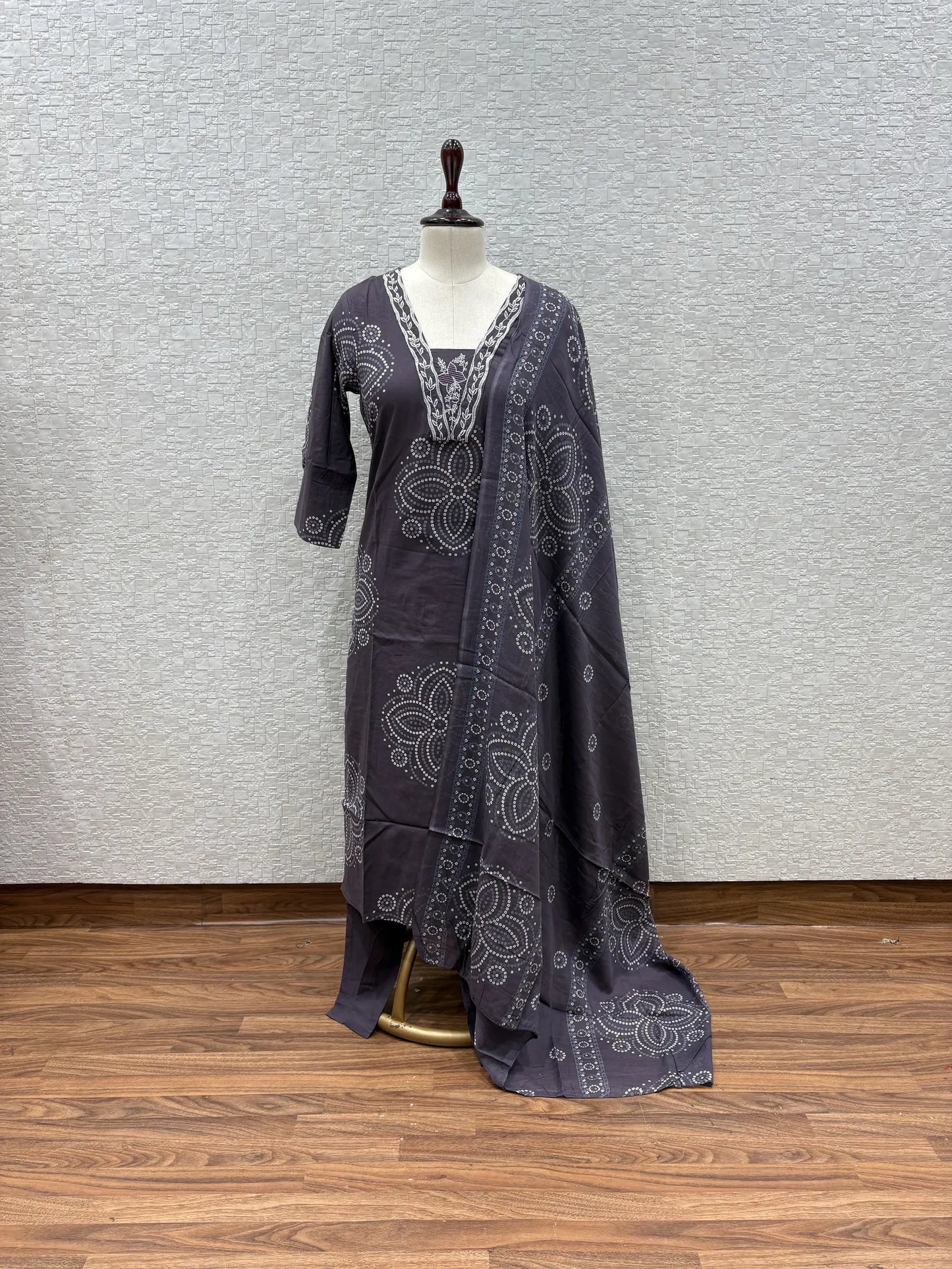 Bandhani Medallion V-Neck Dupatta Set 162-3-63
