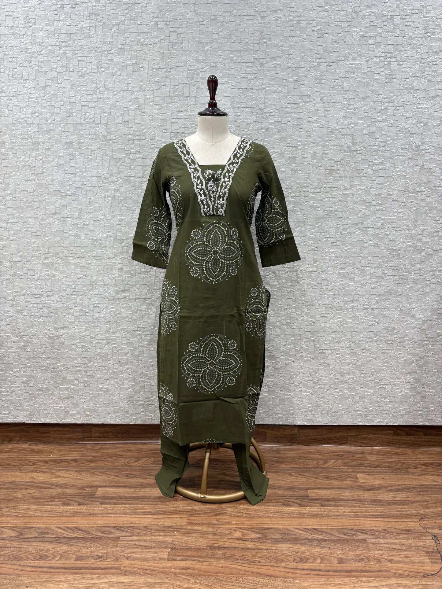 Bandhani Medallion V-Neck Dupatta Set 162-3-63