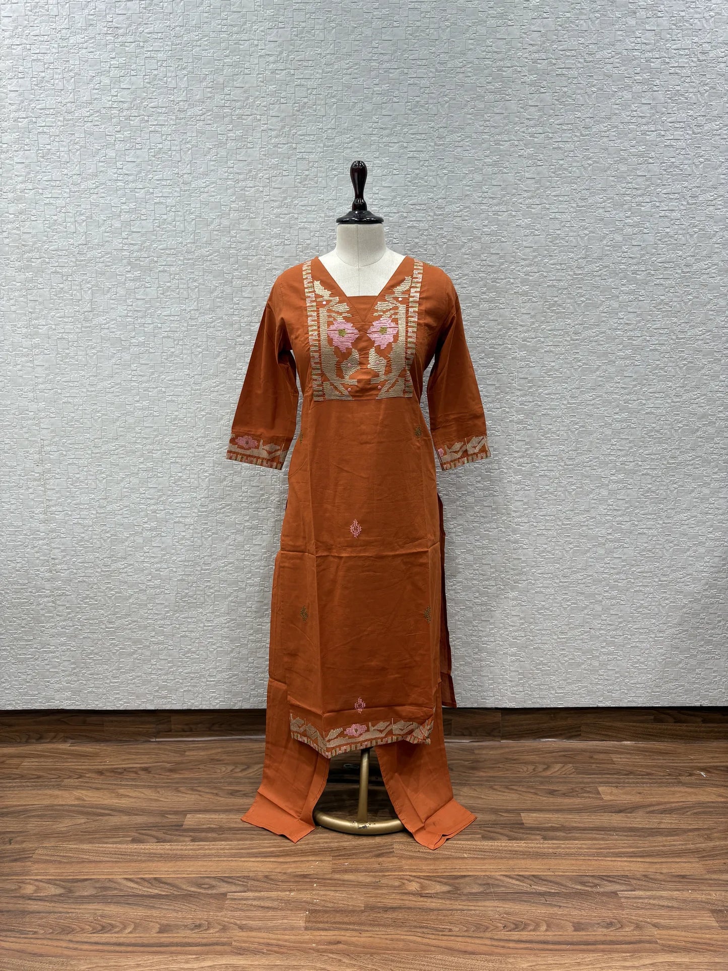 Gulaabi Floral Booti V-Neck Dupatta Set 162-6-63