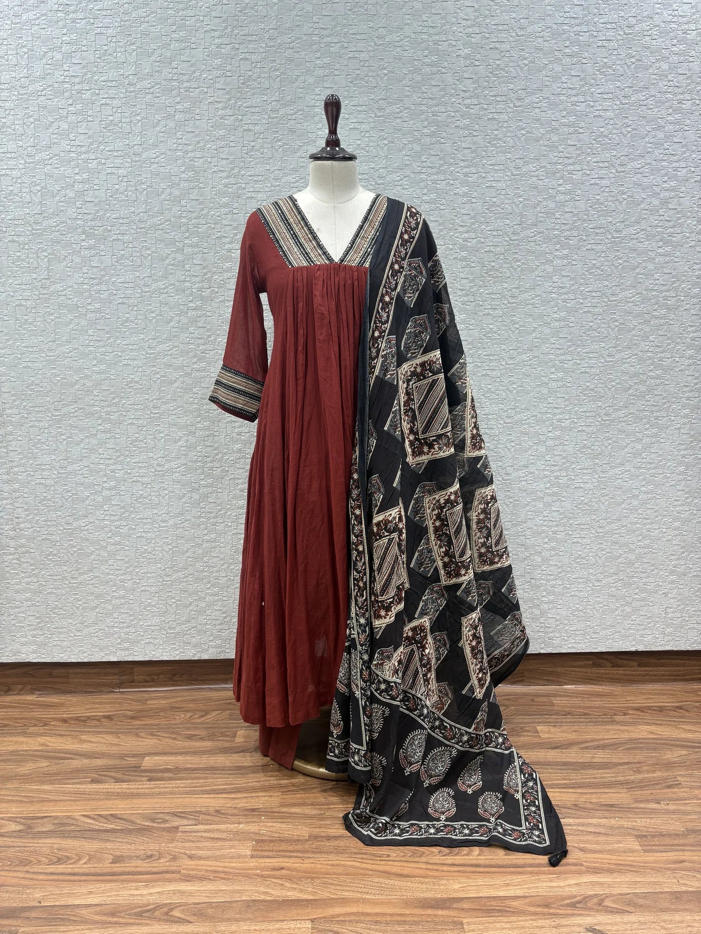 V Ghera Dupatta Set 2348-1-52