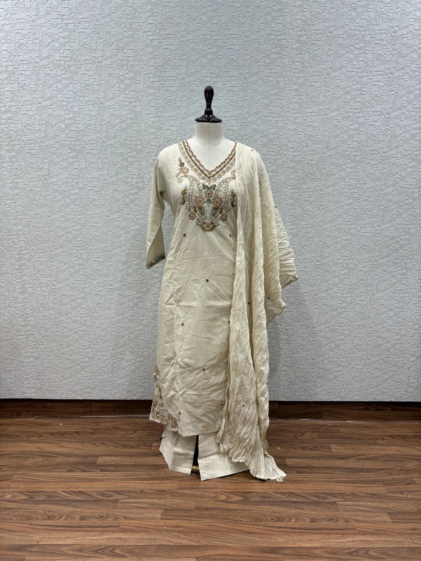 Ivory Paisley Dupatta Set 2610-8-57