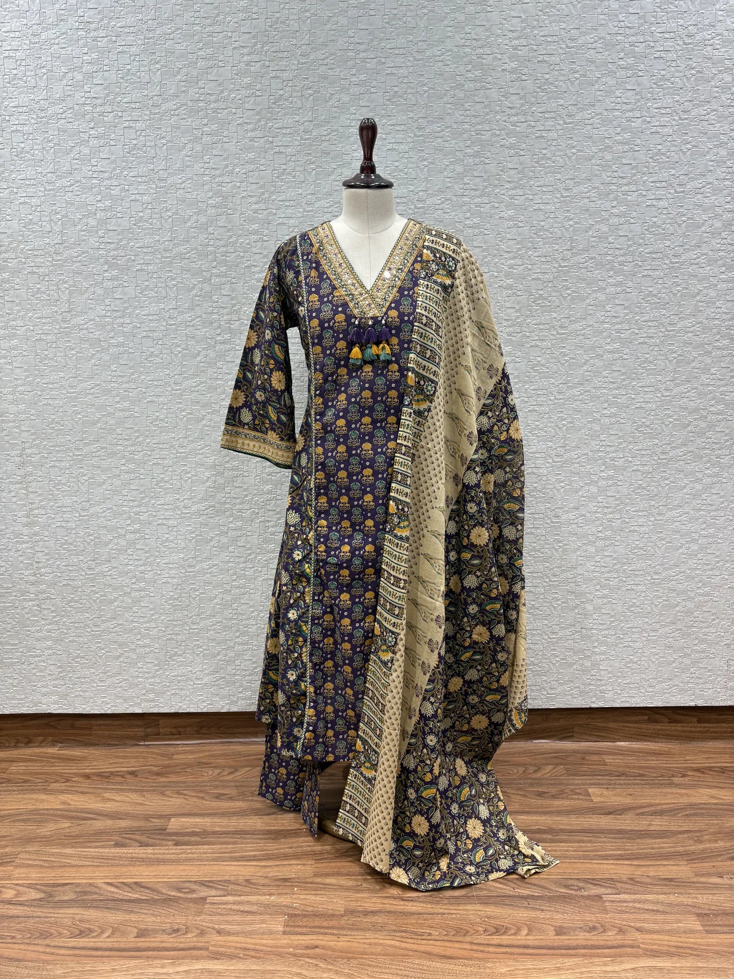 Niya V Neck Dupatta Set 5563-3-2