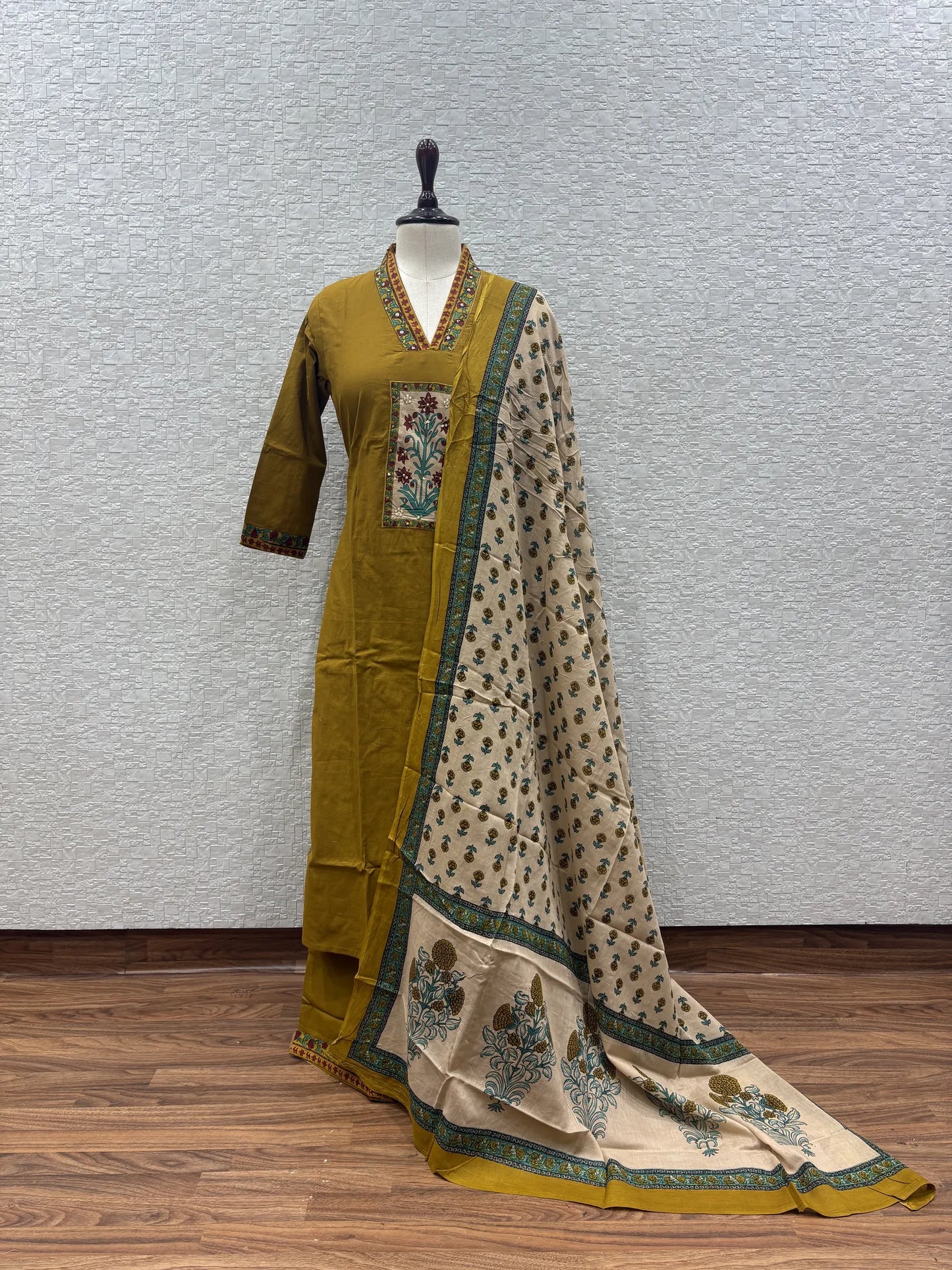 Mughal Buti Dupatta Set 147-11-60